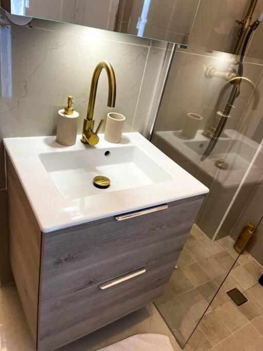 Romantique Jacuzzi, Au Chateau A 30 Min De Paris Apartment Limay Luaran gambar